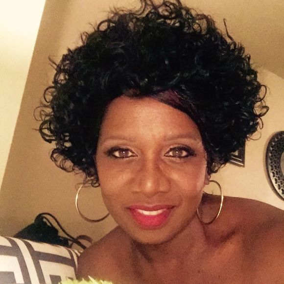 Meet your Posher, Sandra - Picture 1 of 1